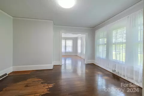 Living - 323 Fleming Ave, Marion, NC 28752 photo 4 of 5