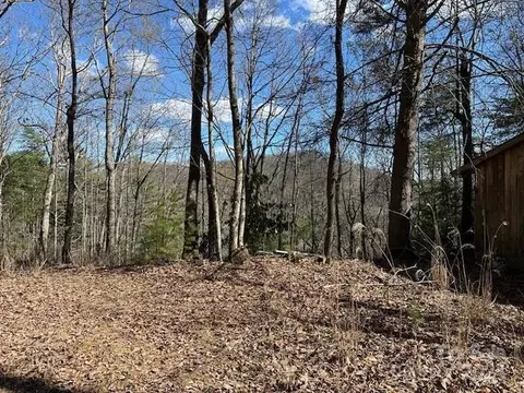 1154 State Rd, Flat Rock, NC 28731