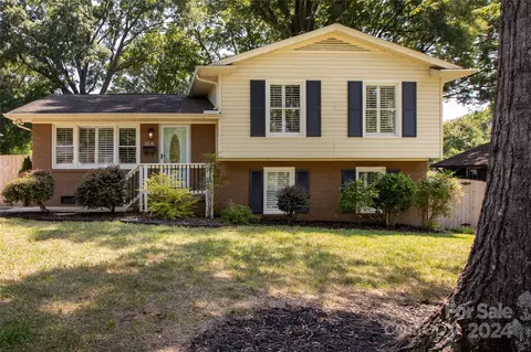 3828 Farmview Rd, Charlotte, NC 28205