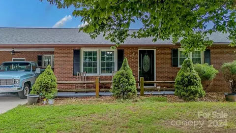 181 W Iredell Cir, Statesville, NC 28625