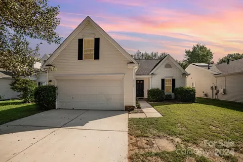 12734 Planters Row Dr, Charlotte, NC 28278