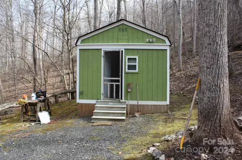 532 Bear Mountain Rdg, Green Mountain, NC 28740