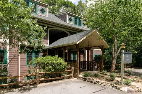 180 Creekside E-102 Way #E-102, Burnsville, NC 28714