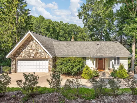 164 Breezemont Dr, Waynesville, NC 28786