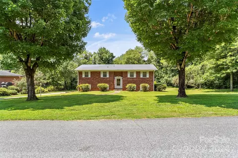 3651 7th Ne St NE, Hickory, NC 28601