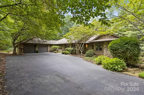 111 Poplar Loop Dr, Flat Rock, NC 28731