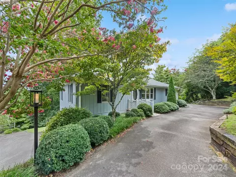 436 Crescent St, Saluda, NC 28773