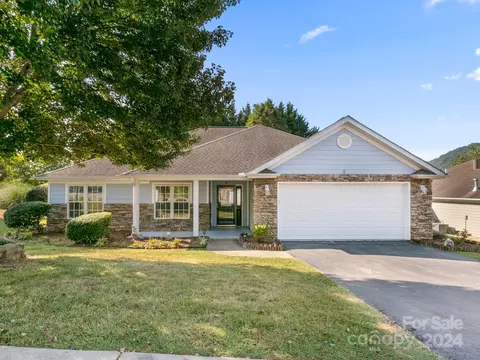 2 Slosman Dr, Asheville, NC 28806