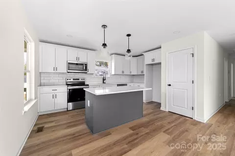 807 2nd Se St SE, Hickory, NC 28602