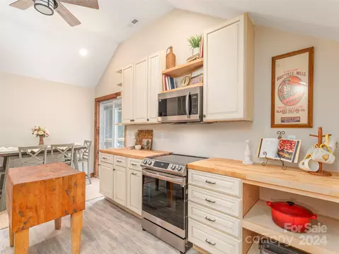 Kitchen - 173 Buds Dr, Clyde, NC 28721 photo 3 of 3