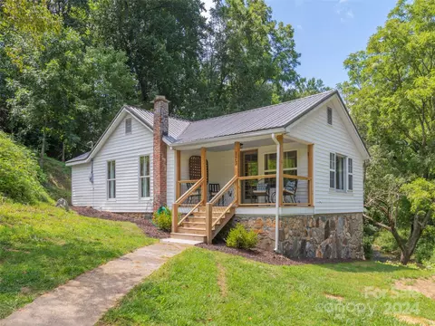 173 Buds Dr, Clyde, NC 28721