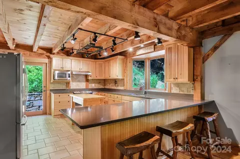 4 Poplar Dr, Mills River, NC 28759
