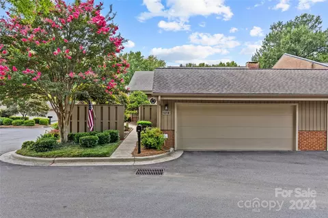 5318 Sandtrap Ln, Charlotte, NC 28226