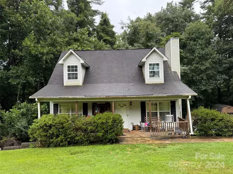 2 Squirrel Hill Dr, Weaverville, NC 28787