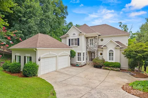 16201 Crest Cove Rd, Charlotte, NC 28278