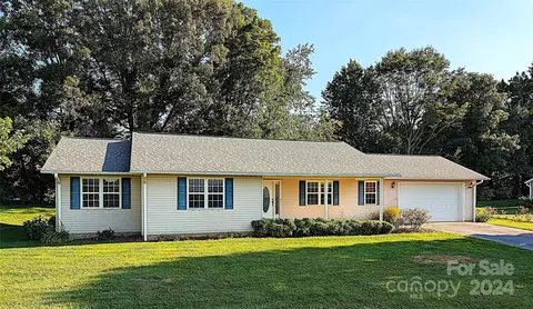 395 Spring Dr, Mars Hill, NC 28754