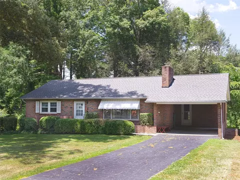 3202 Magnolia Dr, Hendersonville, NC 28792