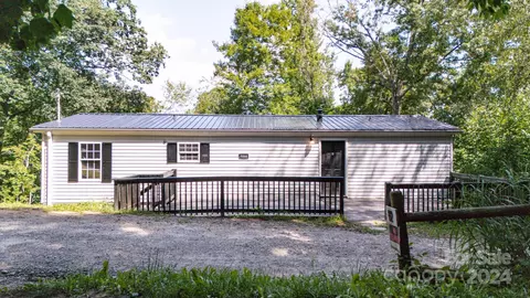 125 Ridgeview Acres Ct, Candler, NC 28715