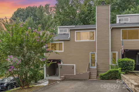 3227 Windbluff Dr, Charlotte, NC 28277