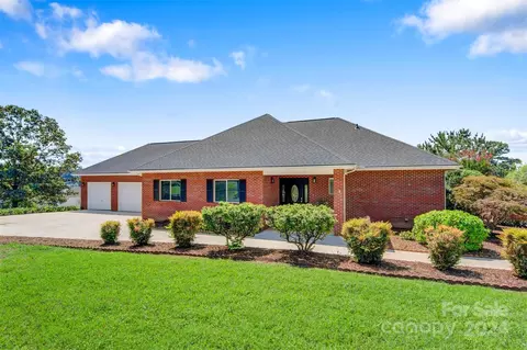 32 Lake Vista Place Ct, Taylorsville, NC 28681