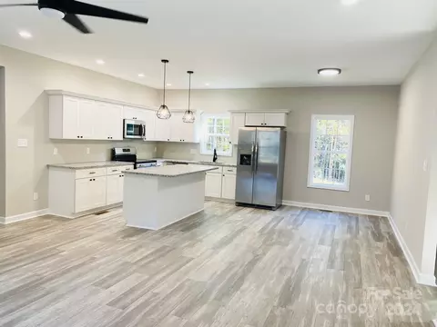 2871 Brendale Dr, Lancaster, SC 29720 photo 2