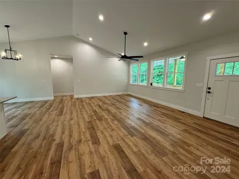 221 Sunny St, Marion, NC 28752
