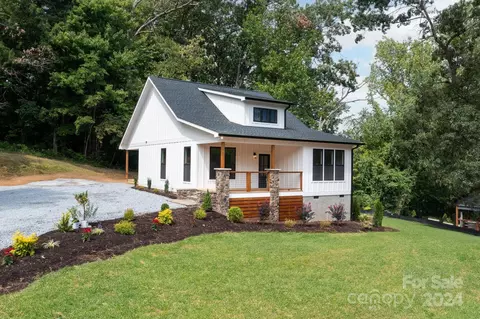 70 Lillycrop Ln, Hendersonville, NC 28792