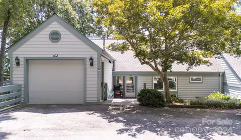 102 Sunny View Ln, Flat Rock, NC 28731