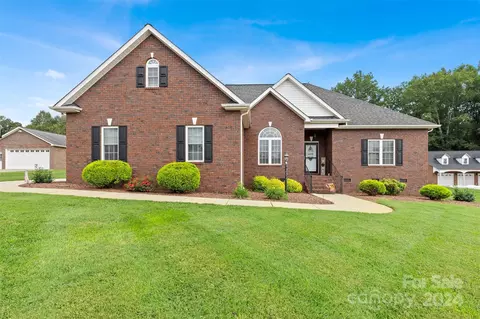 233 Seven Springs 20 Loop #20, Statesville, NC 28625