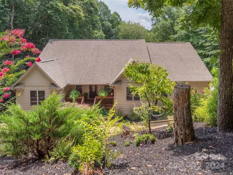 1027 Redfield Dr, Clyde, NC 28721