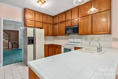 Kitchen - 1717 Benjamin Dr, Salisbury, NC 28146 photo 2 of 3