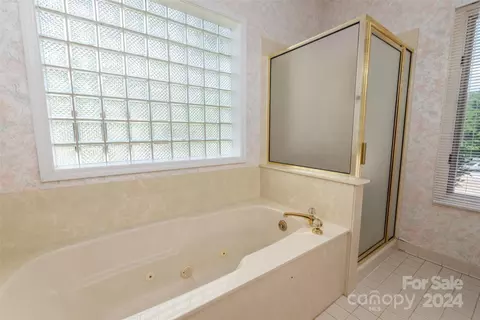 Bath - 1717 Benjamin Dr, Salisbury, NC 28146 photo 2 of 3