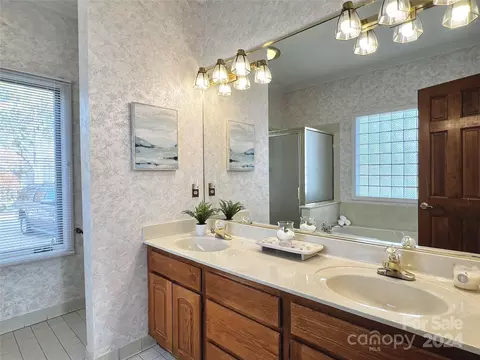 Bath - 1717 Benjamin Dr, Salisbury, NC 28146 photo 1 of 3