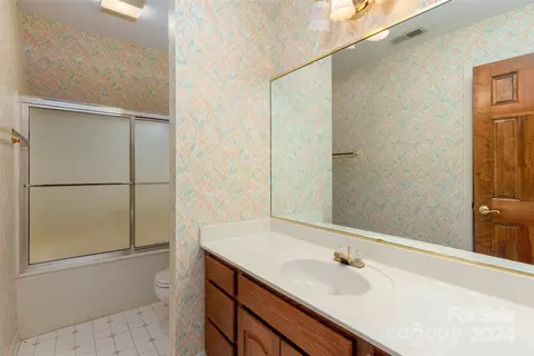 Bath - 1717 Benjamin Dr, Salisbury, NC 28146 photo 3 of 3