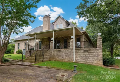 Exterior - 1717 Benjamin Dr, Salisbury, NC 28146 photo 2 of 6