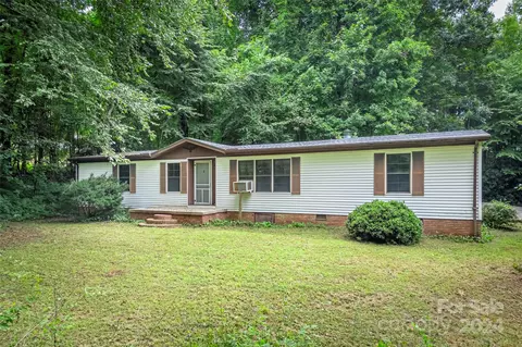 2515 Davis Mountain Rd, Hendersonville, NC 28739