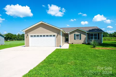 9477 Westridge Dr, Hickory, NC 28601