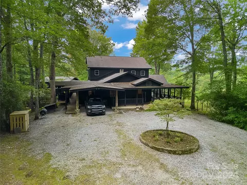 100 Maple Way, Lake Toxaway, NC 28747