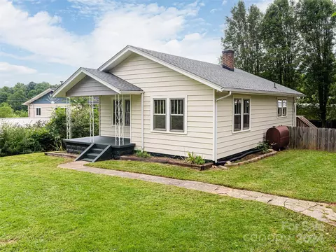 142 N Bear Creek Rd, Asheville, NC 28806
