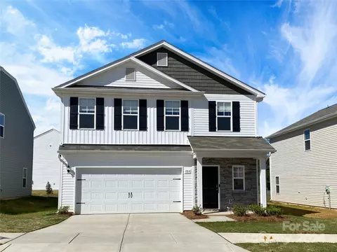 8132 Stonemere Ln, Charlotte, NC 28215