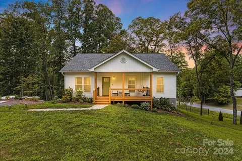 203 Fall Leaves Dr, Fairview, NC 28730