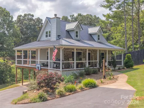 578 Hilltop Farm Rd, Canton, NC 28716