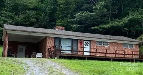 581 Brandon Rd, Black Mountain, NC 28711