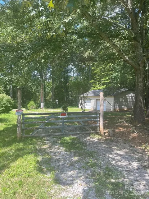 590 Gee Dr, Kannapolis, NC 28081 photo 2