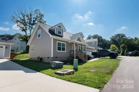 58 Greenwood Fields Dr, Asheville, NC 28804