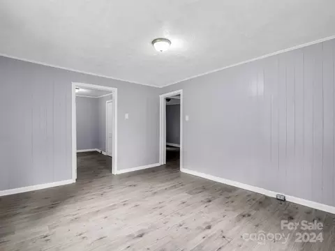 Living - 332 Holmes St, Shelby, NC 28152 photo 2 of 4