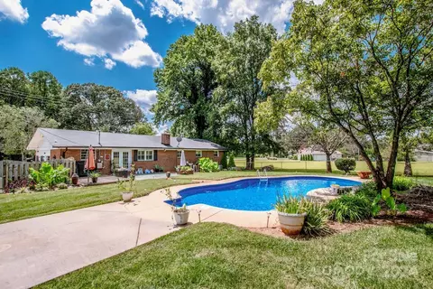 Exterior - 207 Central Heights Dr, Concord, NC 28025 photo 2 of 8