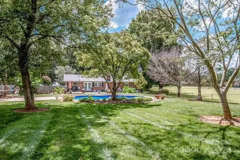 Exterior - 207 Central Heights Dr, Concord, NC 28025 photo 5 of 8