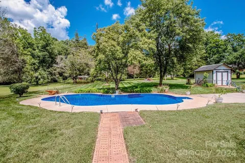 Exterior - 207 Central Heights Dr, Concord, NC 28025 photo 3 of 8