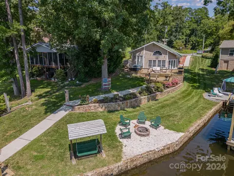 552 Pinehaven Dr, New London, NC 28127